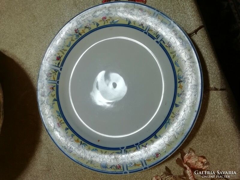 Porcelain plates 3 pcs. It is in the condition shown in the pictures