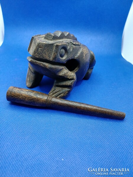 Guiro, carved frog