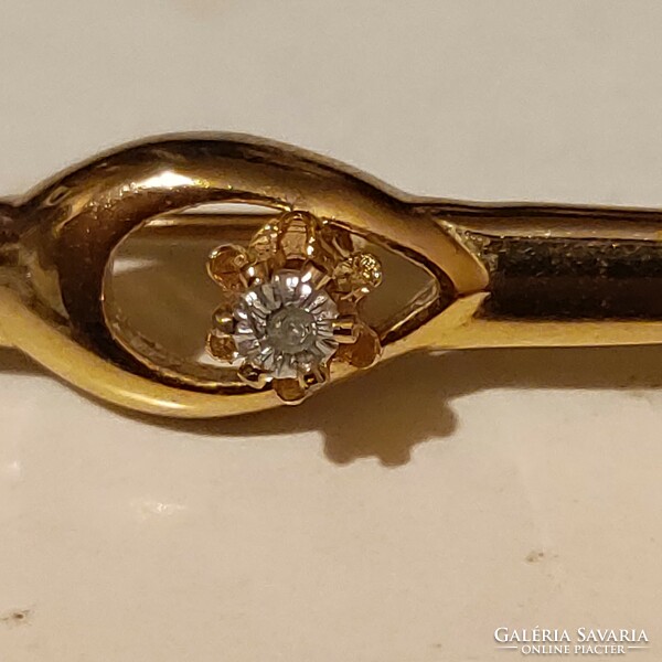 Moissanite gyémánt aranyozott fém kitűző 0.015ct
