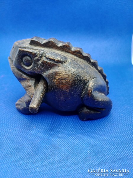 Guiro, carved frog