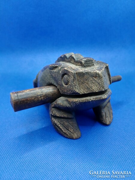 Guiro, carved frog