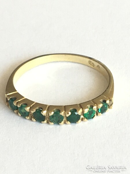 Women's gold ring with emerald gemstone