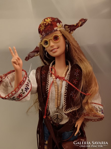 BARBIE Vintage Mattel COLLECTOR, PEACE & LOVE