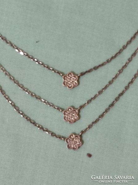 Silver flower pattern necklace