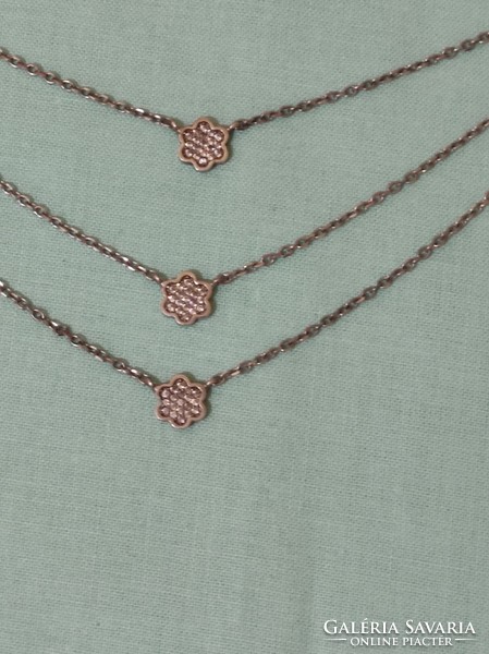 Silver flower pattern necklace