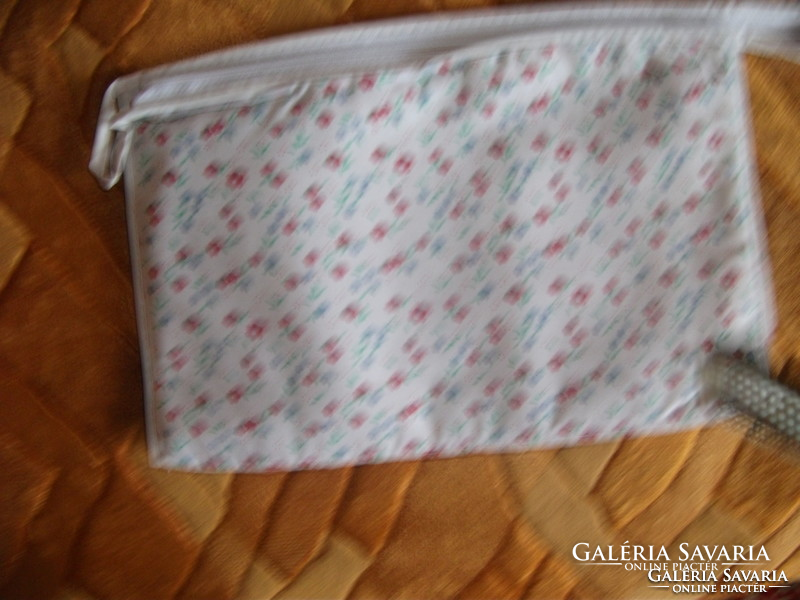 White patterned 3 drawer women's cosmetic bag, not used. Size: 28 x18 cm