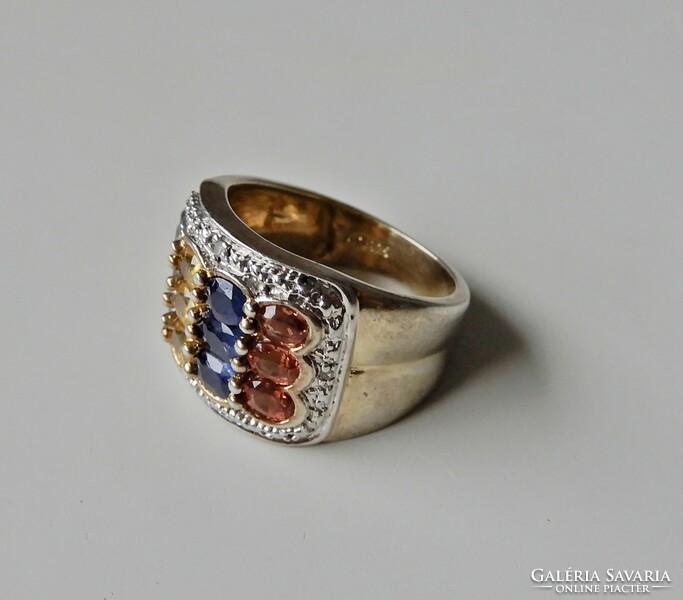 Aranyozott ezüst gyűrű drágakövekkel és gyémántokkal