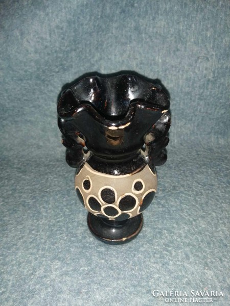 Glazed ceramic vase with fluted edges (a3)