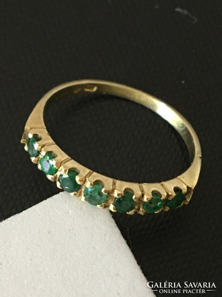 Women's gold ring with emerald gemstone