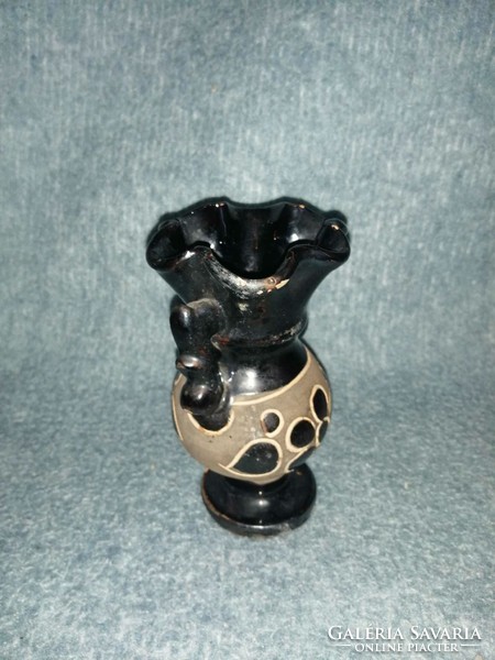 Mázas kerámia füles fodros szélű váza (A3)