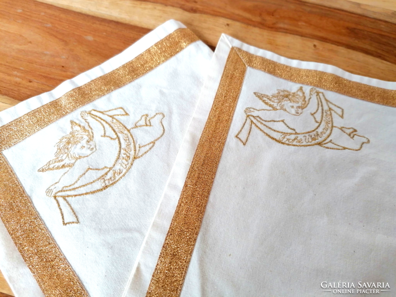 Napkin embroidered with a special gold thread, a pair of putto centerpieces 44 x 32 cm 2 pcs