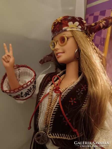 BARBIE Vintage Mattel COLLECTOR, PEACE & LOVE