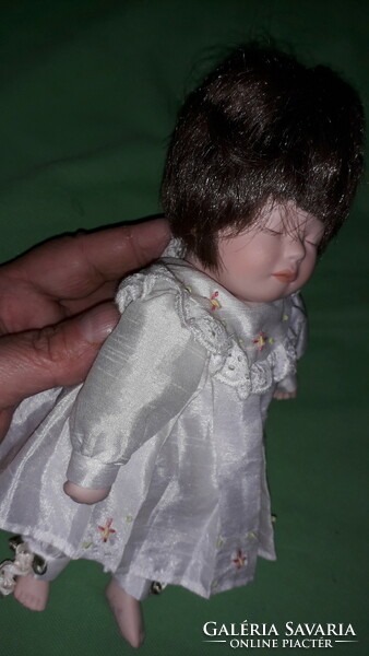 Lifelike bean bag sleeping character porcelain art doll in beautiful condition 22 cm according to the pictures