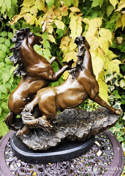 Cutting horses - bronze statue