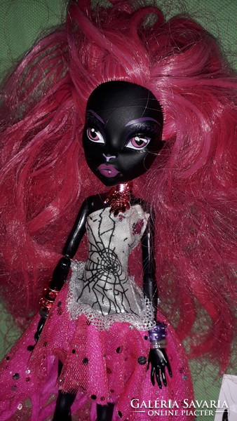 2011. Complete original mattel barbie monster high doll in beautiful condition mh12 according to the pictures.