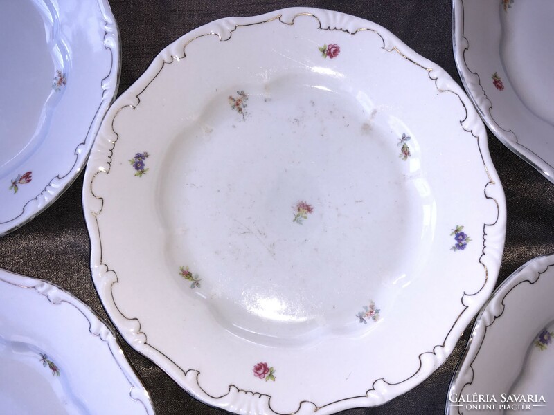 Zsolnay tányérok virág mintával 1927-28-as évekből! Nem teljes készlet!