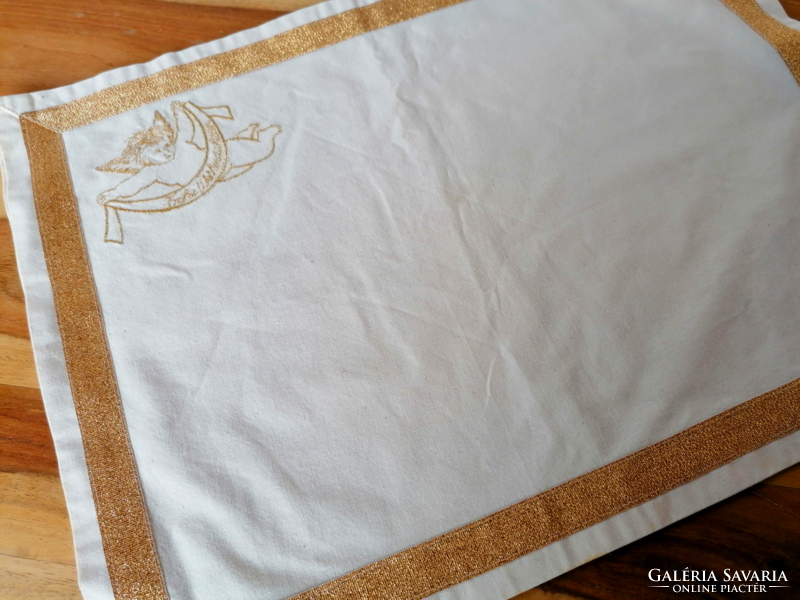 Napkin embroidered with a special gold thread, a pair of putto centerpieces 44 x 32 cm 2 pcs