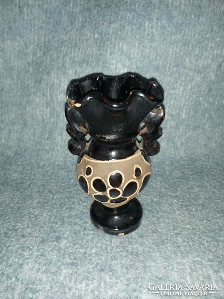 Glazed ceramic vase with fluted edges (a3)