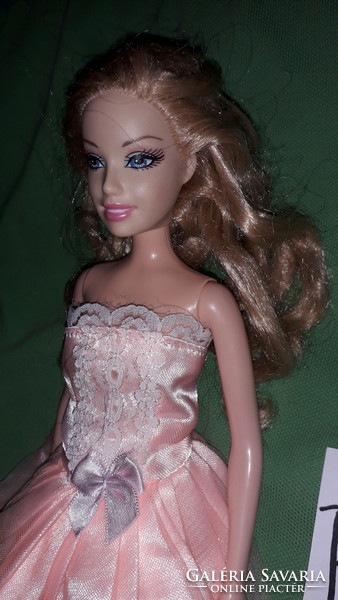 2003. Very nice original mattel fluffy barbie doll in ball dress according to the pictures bk3.