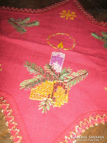 Aranyos karácsonyi csipkés szélű csillag alakú hímzett terítő