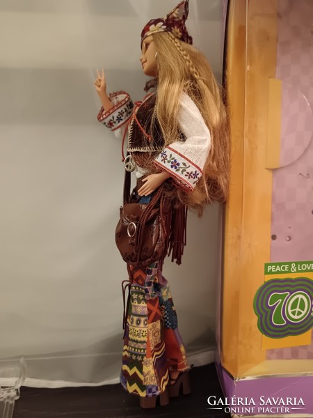 BARBIE Vintage Mattel COLLECTOR, PEACE & LOVE