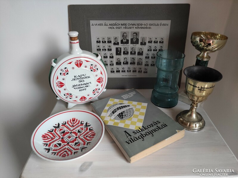 The professional legacy of international chess grandmaster Jenő Kapu, prizes, cups, photos, books, correspondence