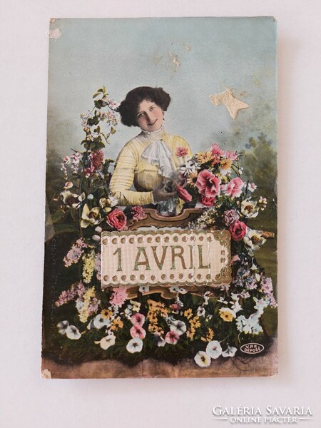 Régi képeslap fotó levelezőlap hölgy virágokkal 1911 április 1.