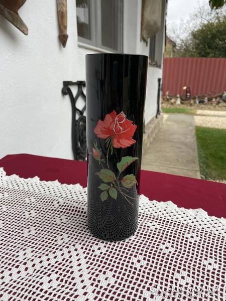 Beautiful black rose patterned floral Carcagi berekfürdő glass vase collector's mid-century modern