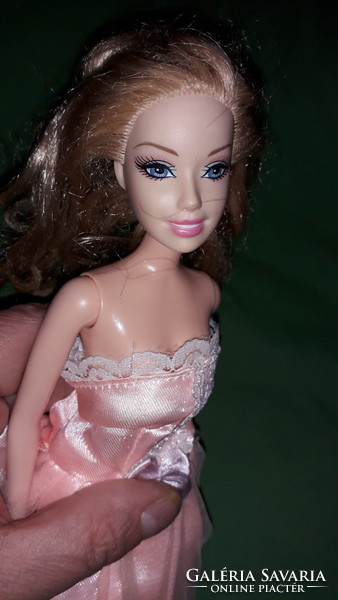 2003.Nagyon szép Eredeti MATTEL báli ruhás szöszke BARBIE baba a képek szerint BK3.