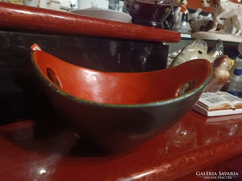 Ceramic pot (gal?)