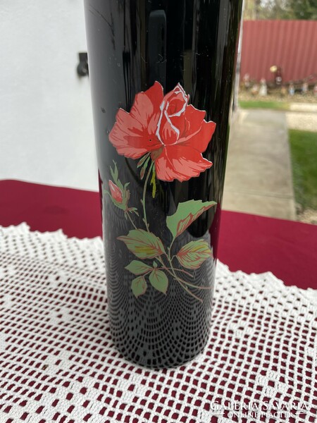 Gyönyörű  fekete rózsa mintával virágos karcagi berekfürdői üveg váza Gyűjtői mid-century modern