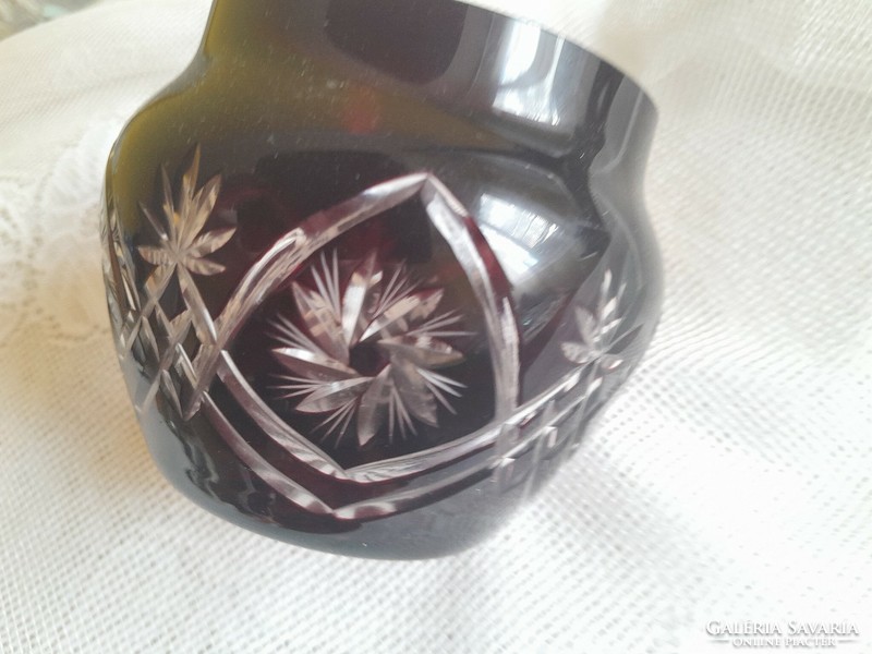 Burgundy polished vase 9 cm high