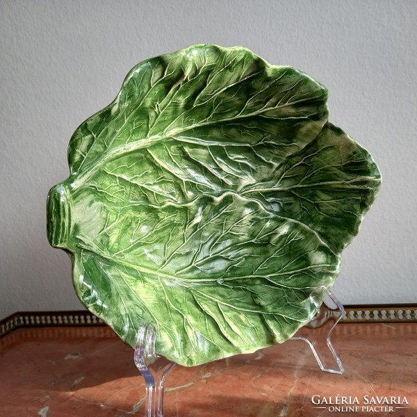 Flawless leaf-shaped Italian ceramic offering