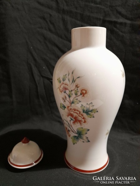 Hollóházi fedeles váza, dús virágmintával