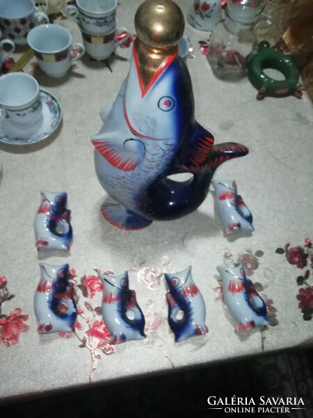 Orosz hal alakú porcelán készlet vodkás