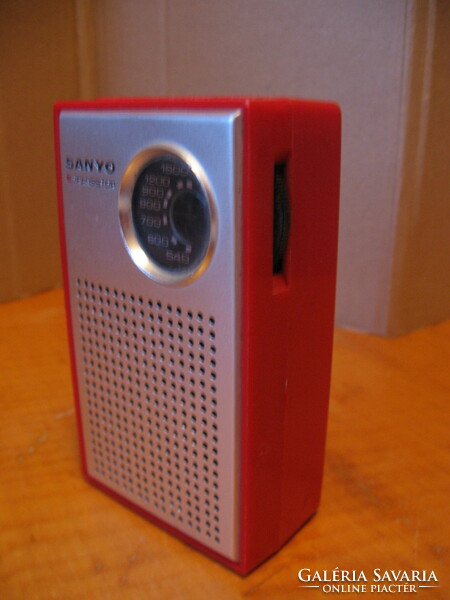 Retro sanyo 6 transistor pocket radio