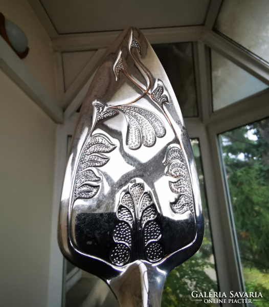 Art Nouveau style silver-plated cake spatula