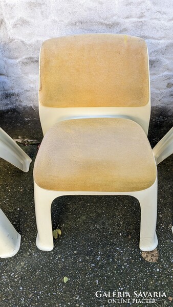 Német retró műanyag székek (garnitúra)