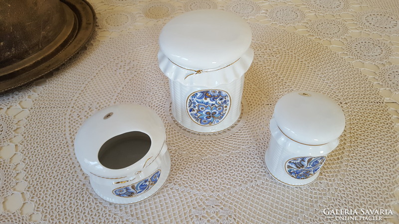 Jlona porcelain bathroom set