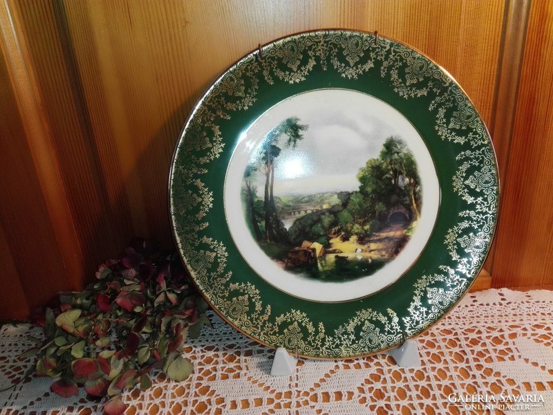 A wonderful porcelain decorative plate with a scene.