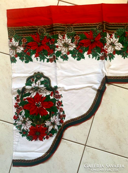 Christmas decoration curtain with poinsettia pattern for the Advent period