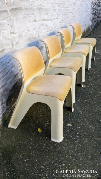 Német retró műanyag székek (garnitúra)