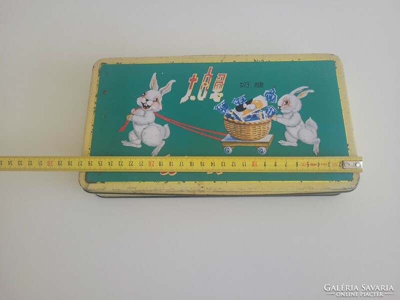 Old metal box candy Chinese box white rabbit rolls