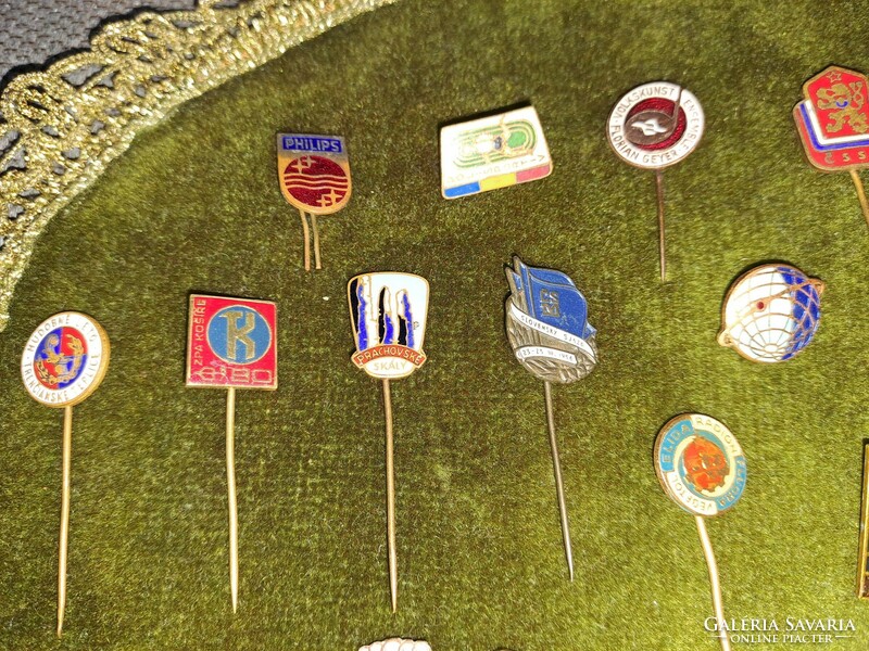 Set of 24 badges