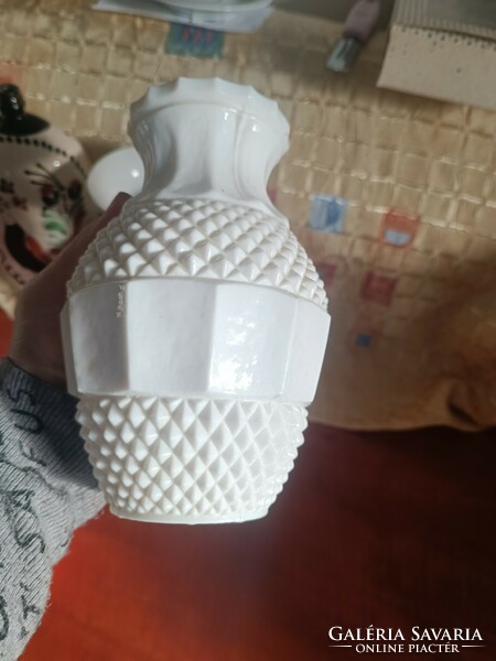 Különleges tejüveg váza