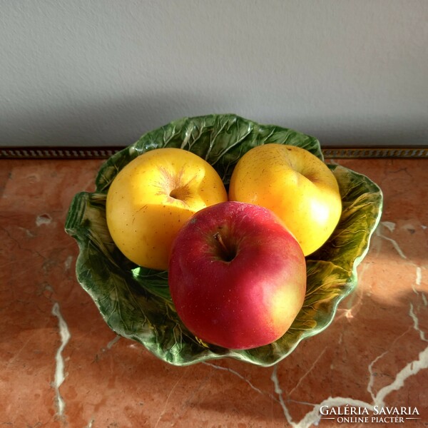 Flawless leaf-shaped Italian ceramic offering