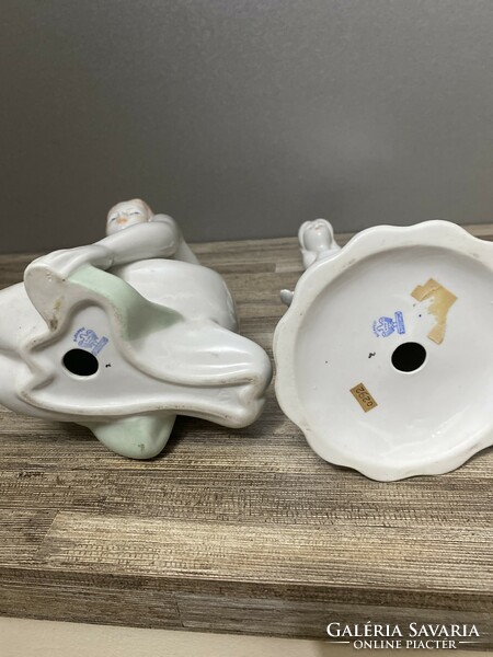 2 pieces of aguincum porcelain