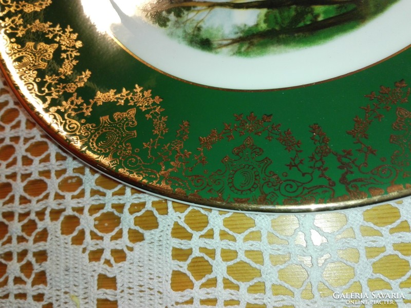 A wonderful porcelain decorative plate with a scene.