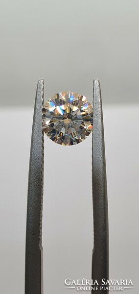 0.90 Cts moissanite with brilliant cut