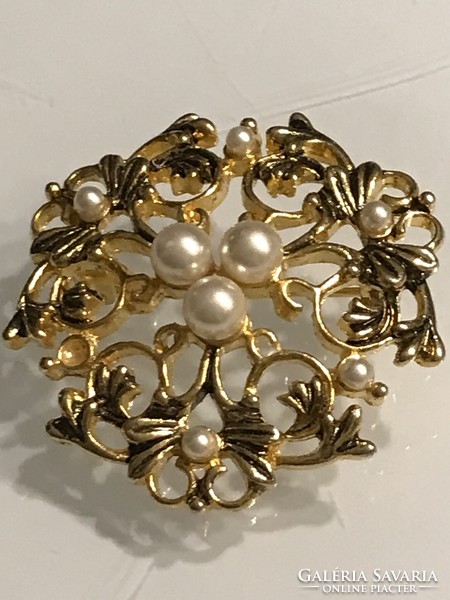 Elegant brooch with pearls, 4 cm diameter